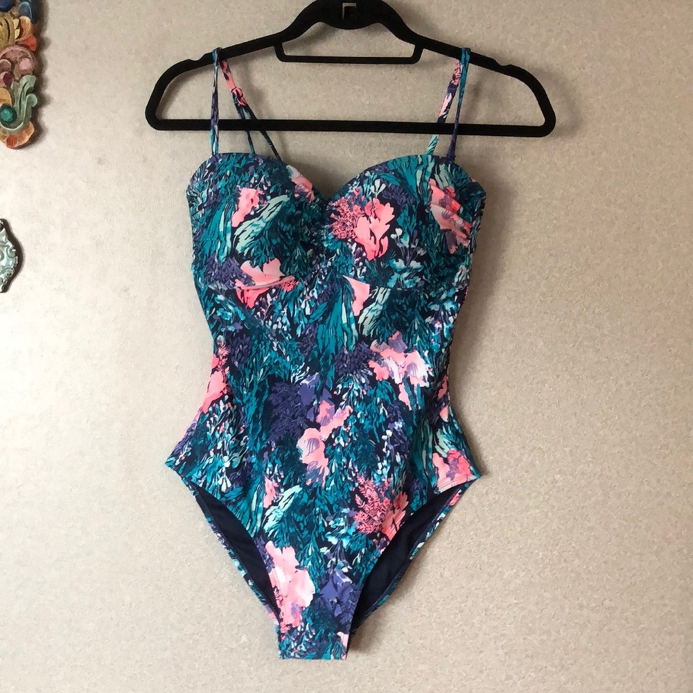 ❗️FINAL SALE ❗️Old navy medium one piece swimsuit